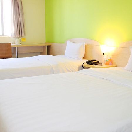 7Days Inn Guangzhou South Railway Station Nan Pu Metro Station Bagian luar foto