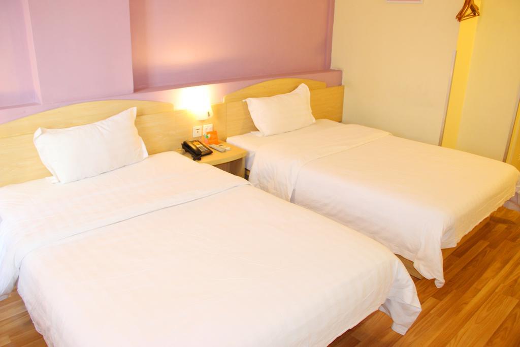 7Days Inn Guangzhou South Railway Station Nan Pu Metro Station Bagian luar foto