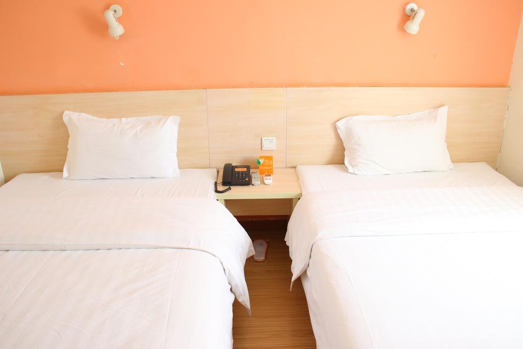7Days Inn Guangzhou South Railway Station Nan Pu Metro Station Bagian luar foto